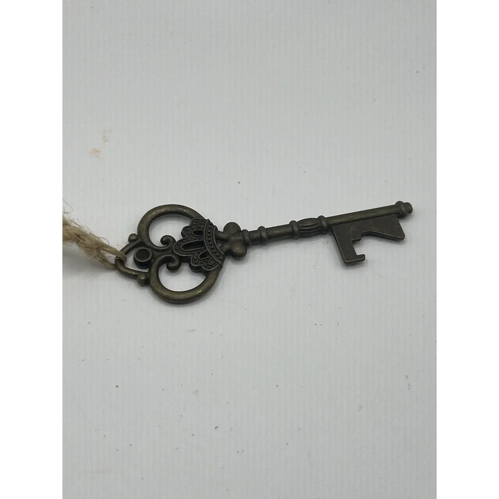 ANTIQUE STYLE ROYAL CROWN SKELETON KEY 